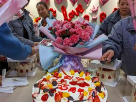 华体会_平台华体会（中国）一站式服务平台
举办三八妇女节活动